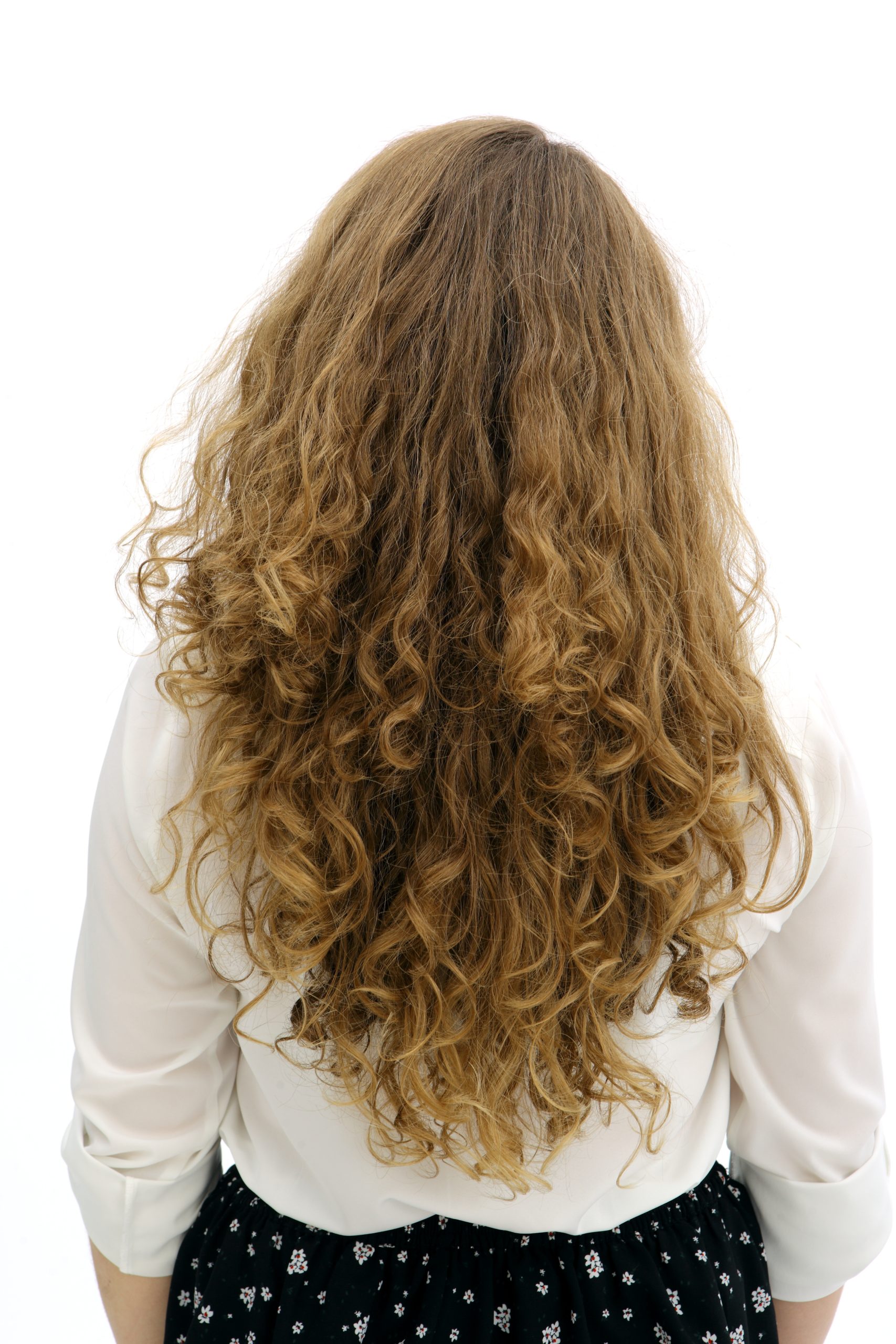 Pielęgnacja włosów zniszczonych – jak przywrócić im zdrowy wygląd?